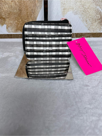 Betsey Johnson Black and White Gingham Zip Wallet with Pink Heart Detail NWT