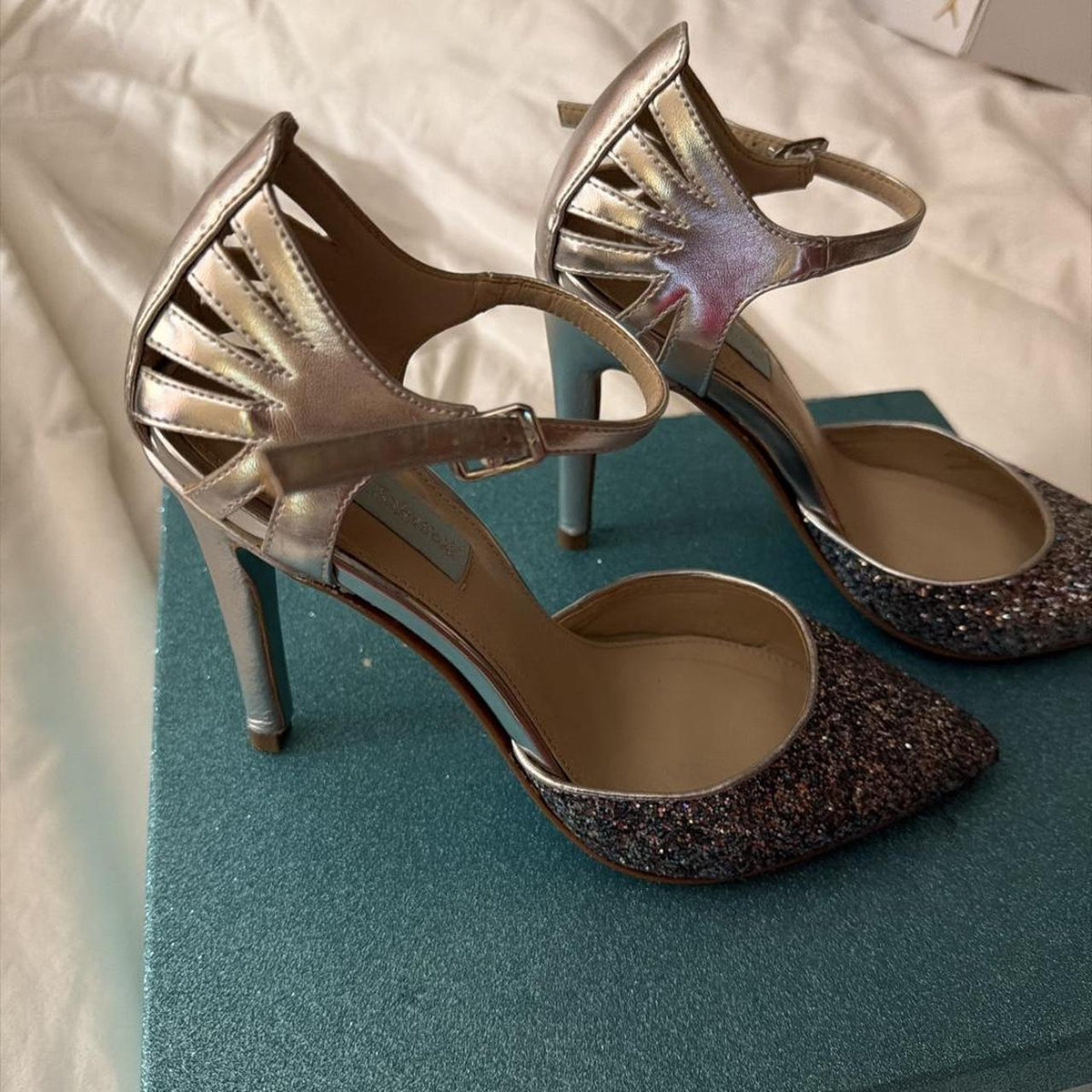Blue by Betsey Johnson Silver Metallic Glitter Pointed Toe Heels Size 7.5