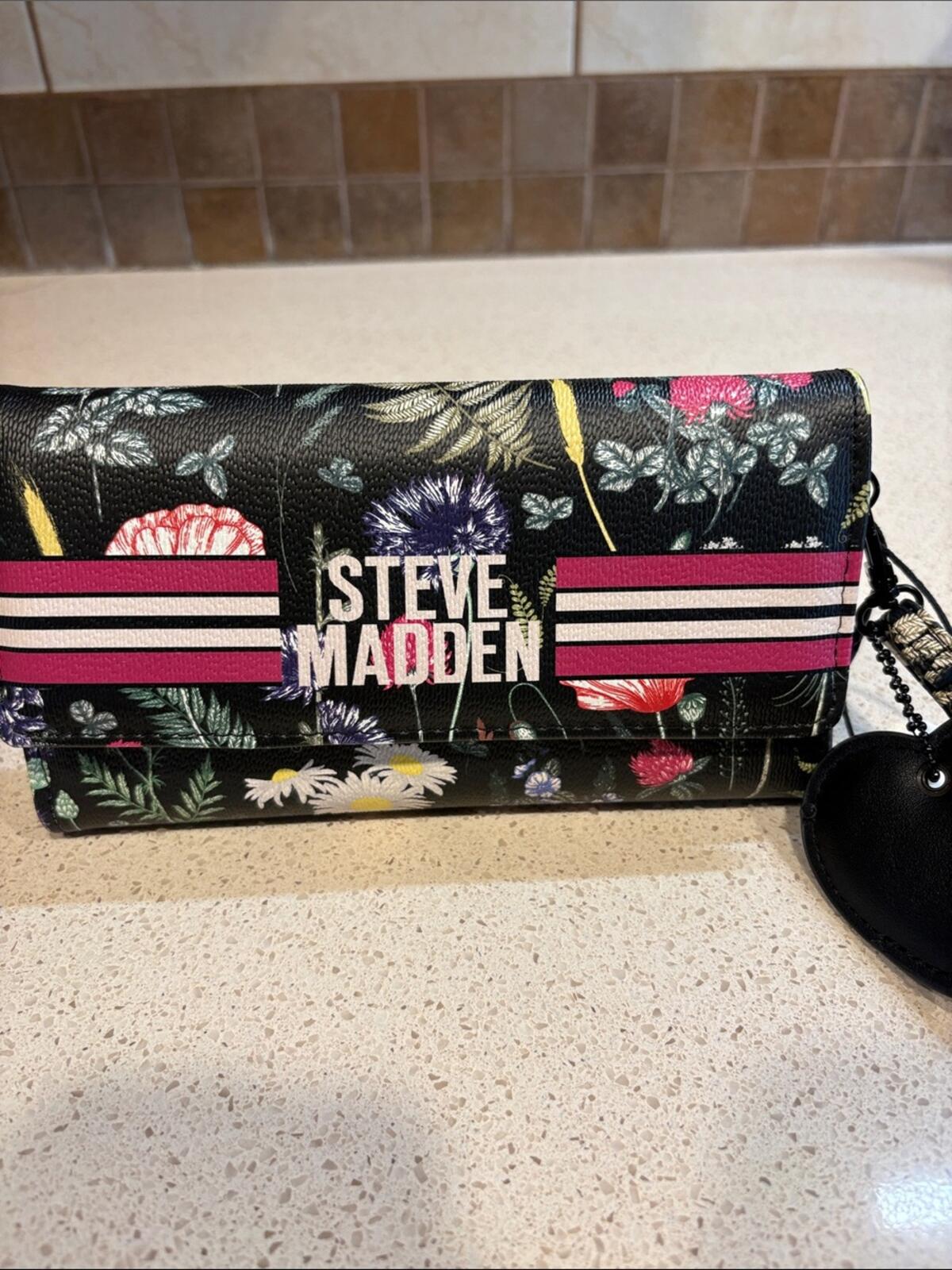 Steve Madden BLK Floral BKrissy Logo Trifold Wallet Wristlet