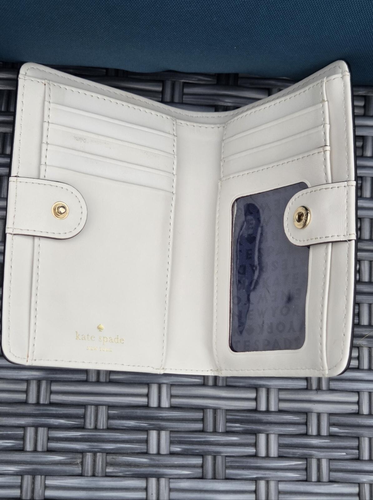 Kate Spade New York Grove Street Tellie Embossed Leather Wallet Black/Cement 067