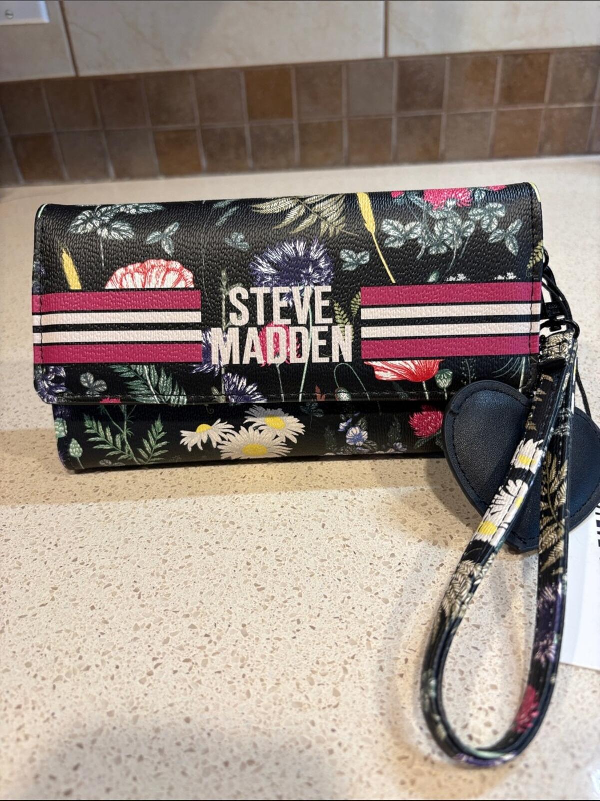 Steve Madden BLK Floral BKrissy Logo Trifold Wallet Wristlet