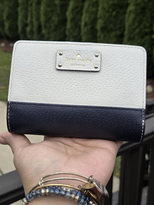 Kate Spade New York Grove Street Tellie Embossed Leather Wallet Black/Cement 067