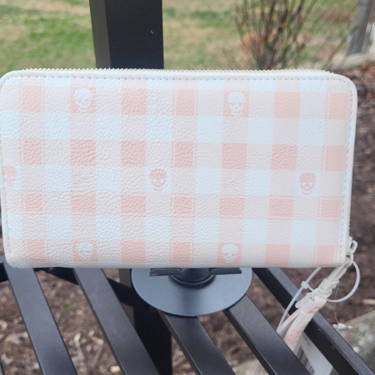 Betsey Johnson Pink and White Gingham Check Zip-Around Wristlet Wallet nwt