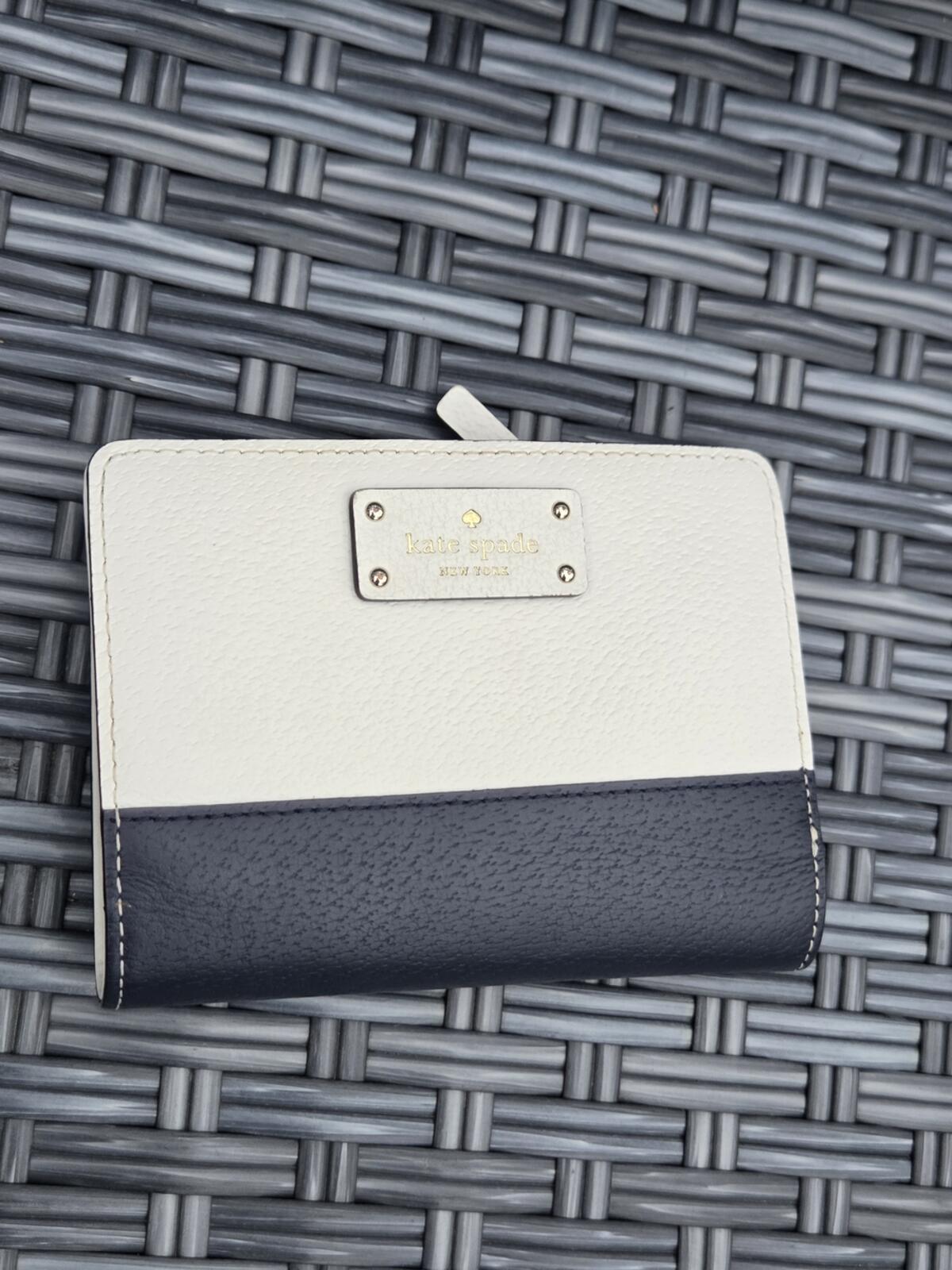Kate Spade New York Grove Street Tellie Embossed Leather Wallet Black/Cement 067