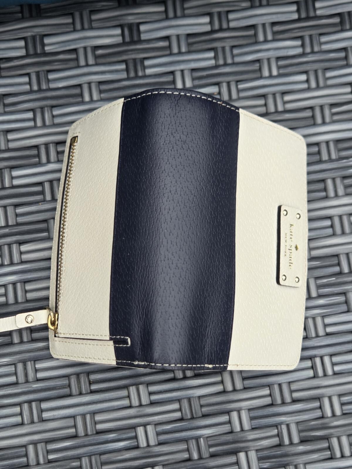 Kate Spade New York Grove Street Tellie Embossed Leather Wallet Black/Cement 067