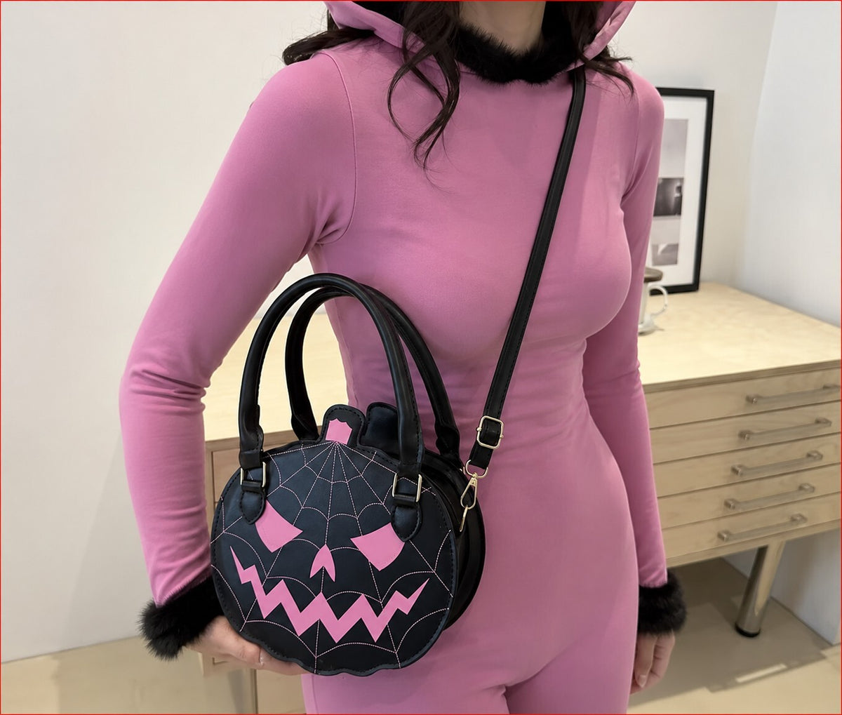 Halloween Pumpkin Face Black and Purple Round Handbag with Strap