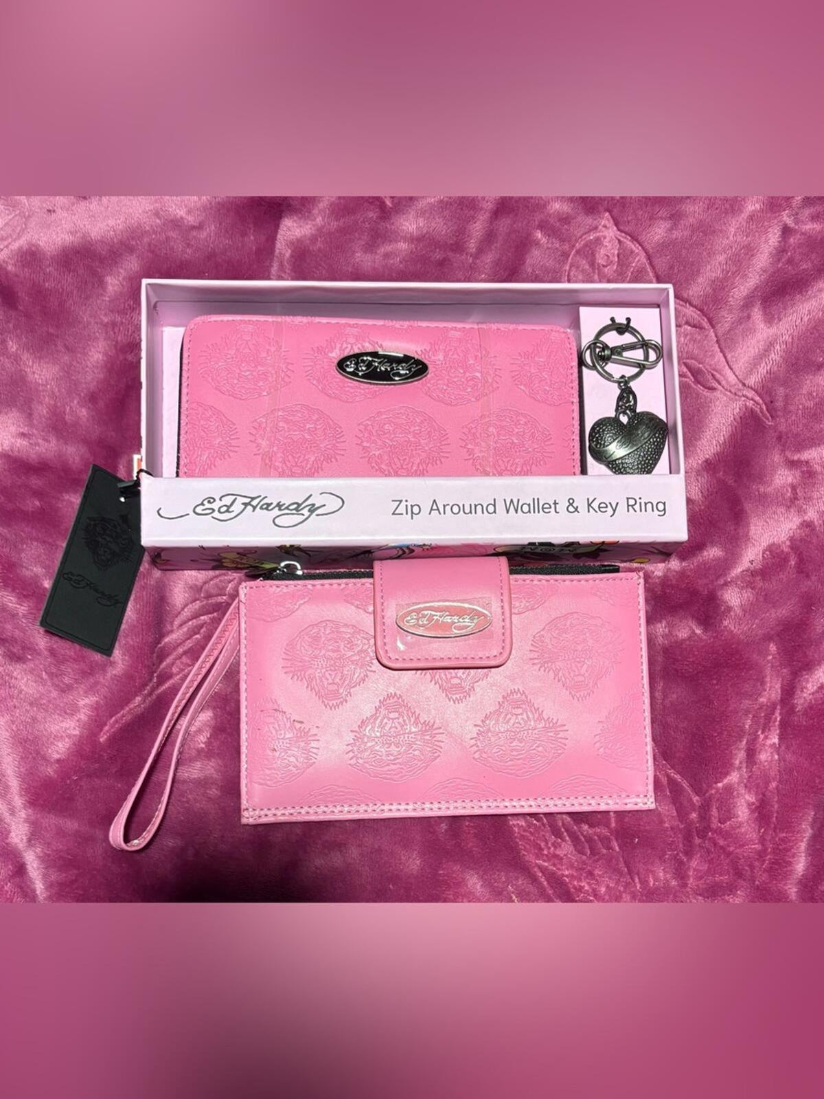 NWT Ed Hardy Pink Embossed Skull Wallet and Key Ring Gift Set Box