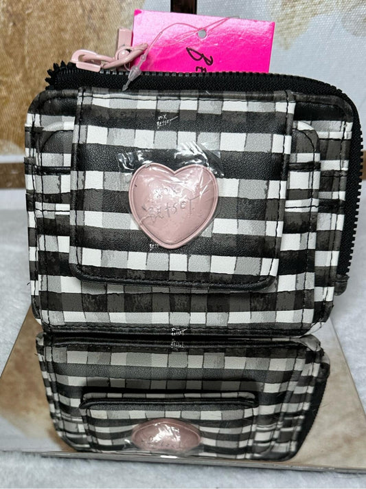 Betsey Johnson Black and White Gingham Zip Wallet with Pink Heart Detail NWT