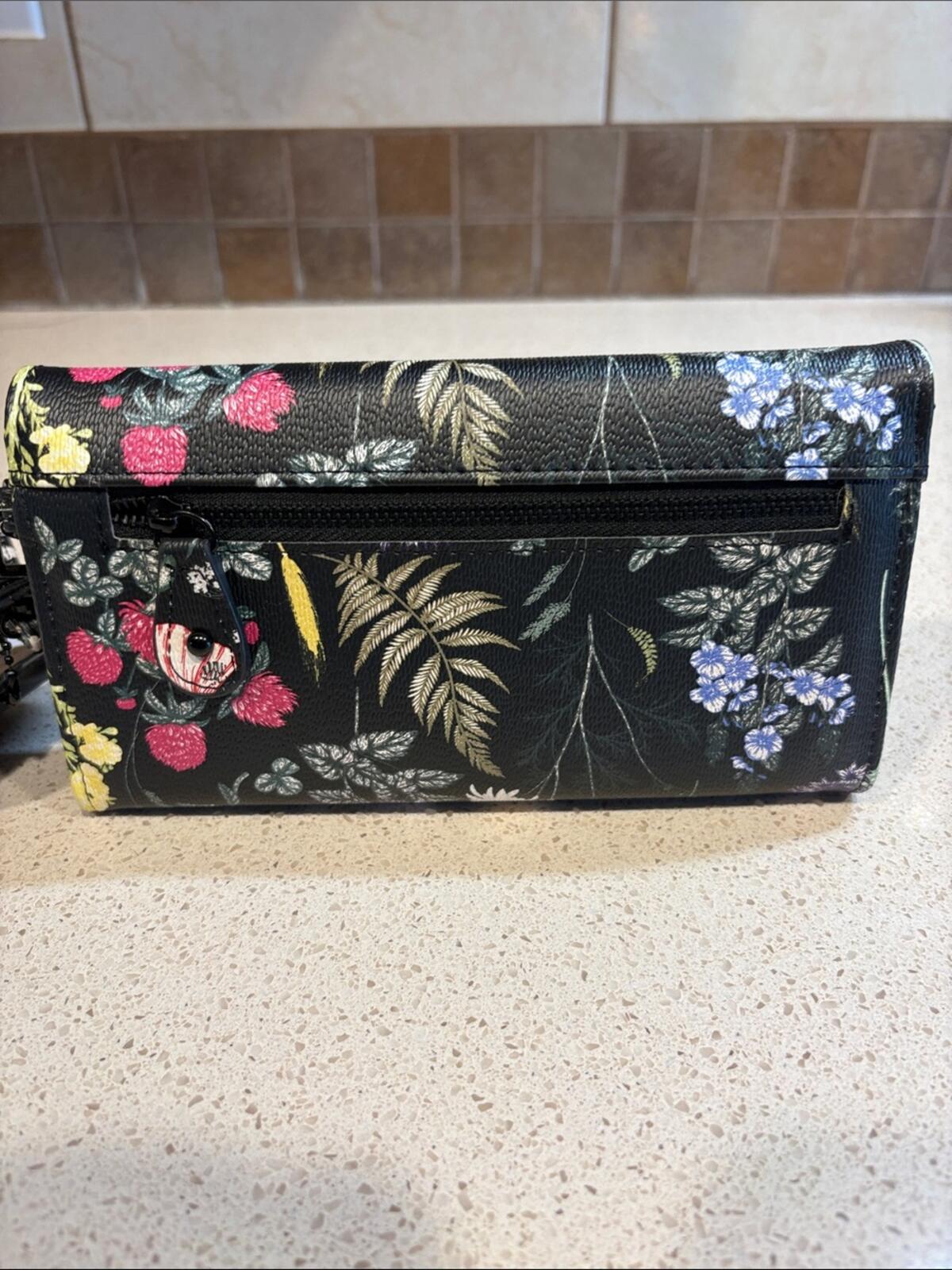 Steve Madden BLK Floral BKrissy Logo Trifold Wallet Wristlet