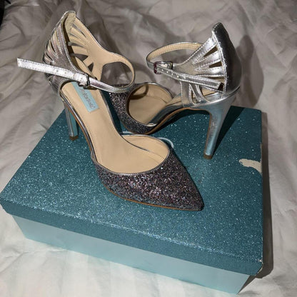 Blue by Betsey Johnson Silver Metallic Glitter Pointed Toe Heels Size 7.5
