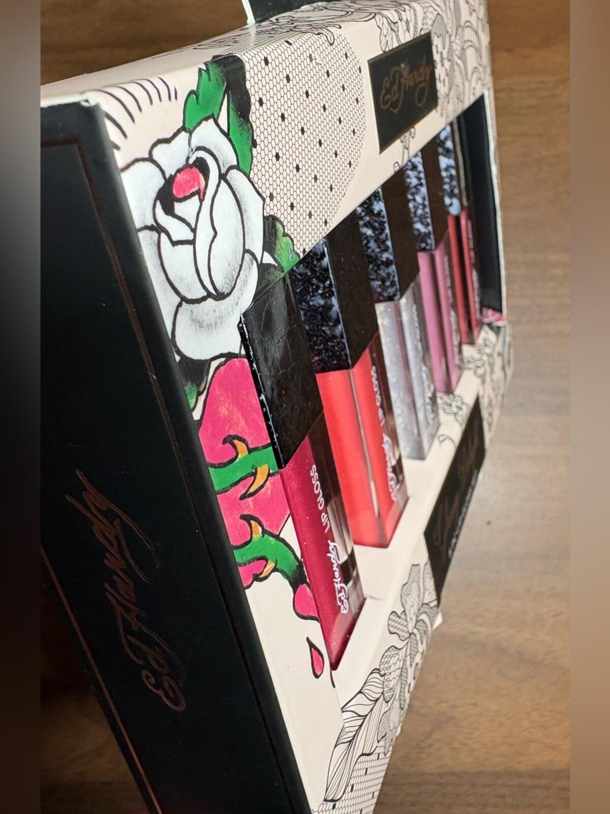 Ed Hardy 5 Pc Lip Gloss Gift Set Red Pink Silver NWT