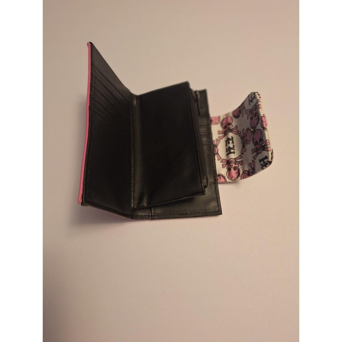 Ed Hardy Pink Trifold Wallet Tattoo Heart Dagger Skull Print Y2K Streetwear